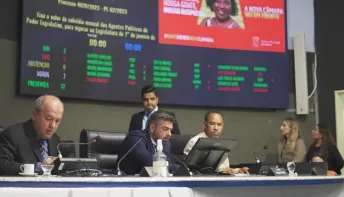 Câmara de Vitória derruba veto de prefeito e mantém aumento de 97% no salário de vereadores