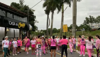Caminhada Outubro Rosa reúne mulheres na Linha Verde neste domingo (18), em Linhares