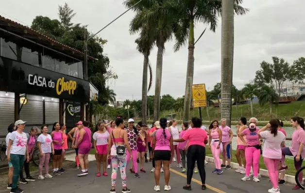 Caminhada Outubro Rosa reúne mulheres na Linha Verde neste domingo (18), em Linhares
