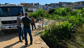 Caminhão é apreendido após flagrante de crime ambiental na Serra