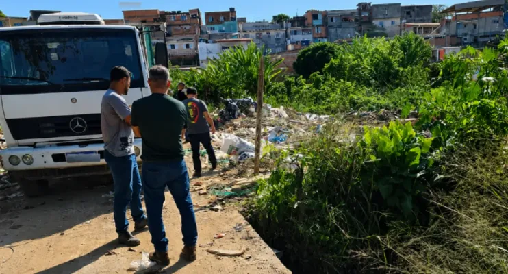 Caminhão é apreendido após flagrante de crime ambiental na Serra