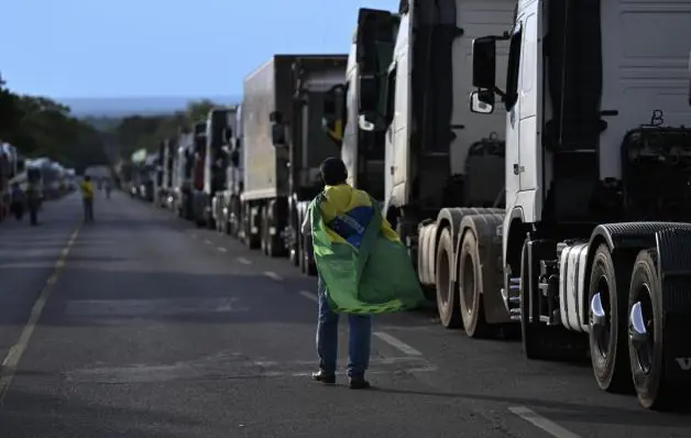 Caminhões de atos antidemocráticos foram usados para tráfico de drogas e contrabando