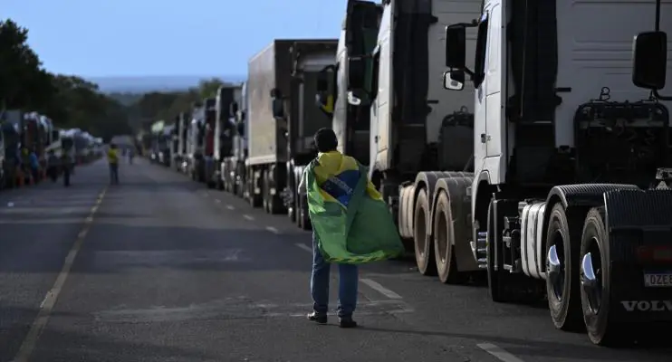 Caminhões de atos antidemocráticos foram usados para tráfico de drogas e contrabando