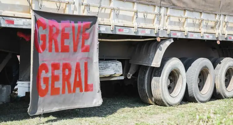 Caminhoneiros lançam caravanas contra a política de preços da Petrobras