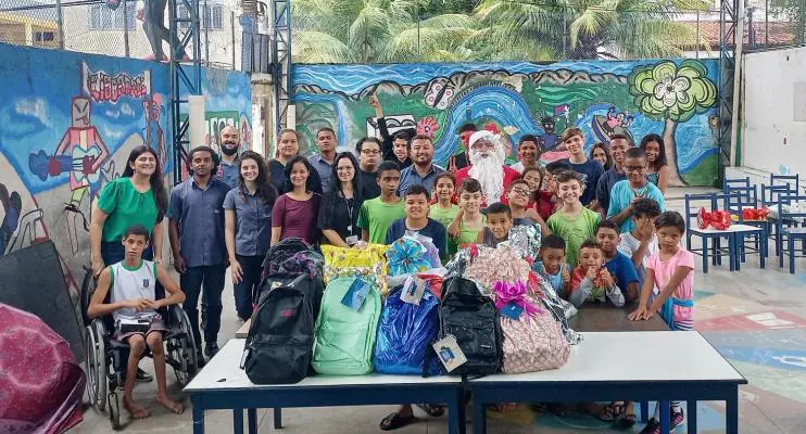 Campanha da Simec Cariacica arrecada  material escolar para crianças de instituição
