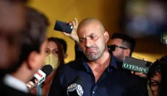 Campanha de Bolsonaro vê Daniel Silveira inelegível