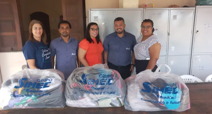 Campanha de empregados da Simec  Cariacica arrecada agasalhos para abrigo adulto