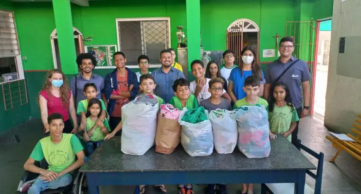 Campanha entrega agasalhos para instituições de Cariacica