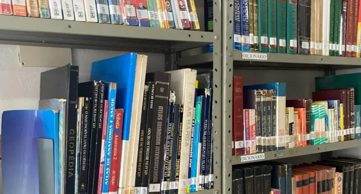 Campanha incentiva devolução de livros e sorteia kits em Aracruz
