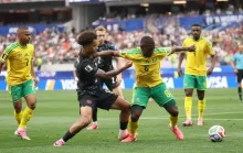 Canadá vence África do Sul nos acréscimos e vai às oitavas da Copa do Mundo