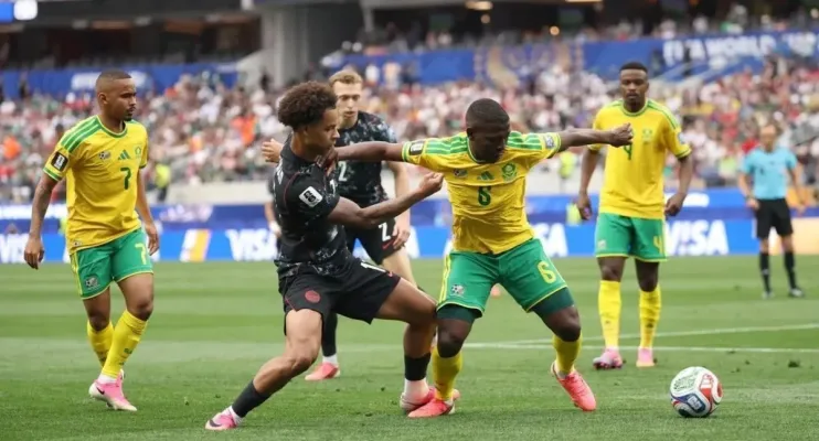 Canadá vence África do Sul nos acréscimos e vai às oitavas da Copa do Mundo