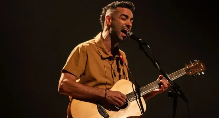 Cantor e compositor Douglas Lopes apresenta o show “A Fogueira” na Casa da Música Sônia Cabral
