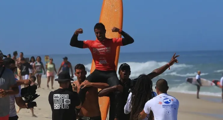 Capixaba conquista título de campeão no Circuito Sul-Americano de Surf