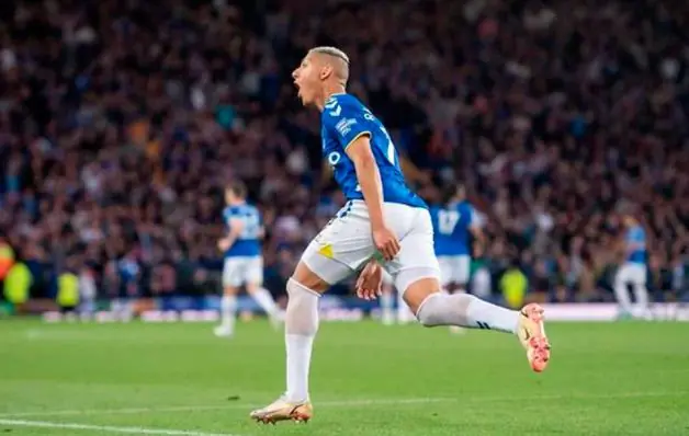 Capixaba Richarlison faz gol e ajuda Everton a escapar do rebaixamento