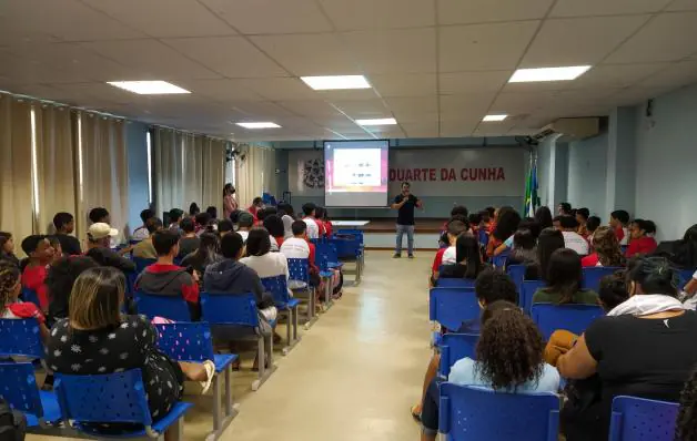 CAPS realiza palestra sobre a prevenção do uso de álcool e drogas para alunos do CEEFMTI Manoel Duarte da Cunha em Pedro Canário