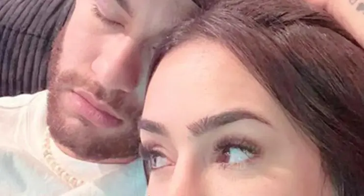 Neymar posa com Bruna Biancardi, que diz: ‘Encosta e dorme, nunca vi tanta facilidade’