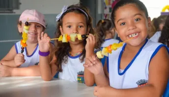 Cardápio especial na Semana das Crianças leva sabor e diversão às escolas de Linhares