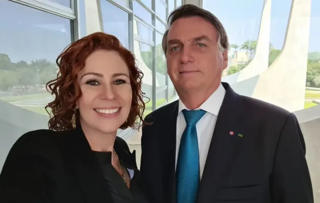 Carla Zambelli telefonou para Bolsonaro nesta semana