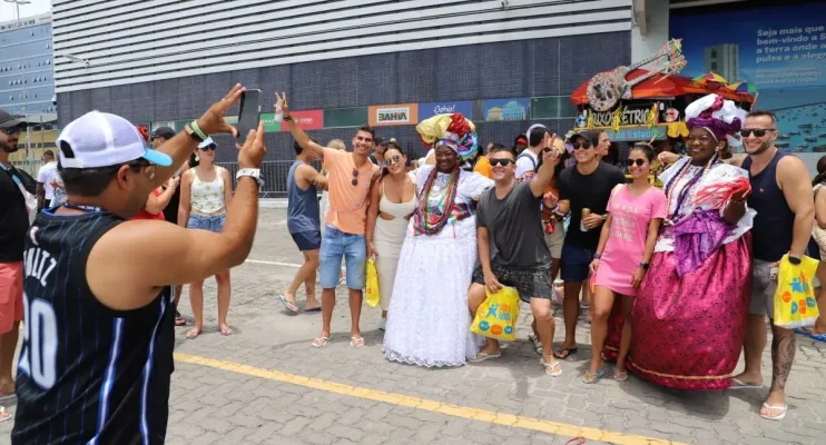 Carnaval 2024 tem marca histórica de 3 milhões de turistas; receita foi de R$ 6,6 bilhões