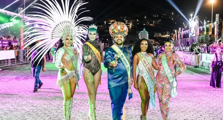 Carnaval de Vitória lotam o Tancredão no 1º dia