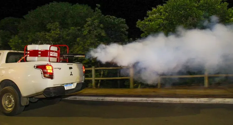 Carro fumacê percorre bairros de Linhares até 9 de abril