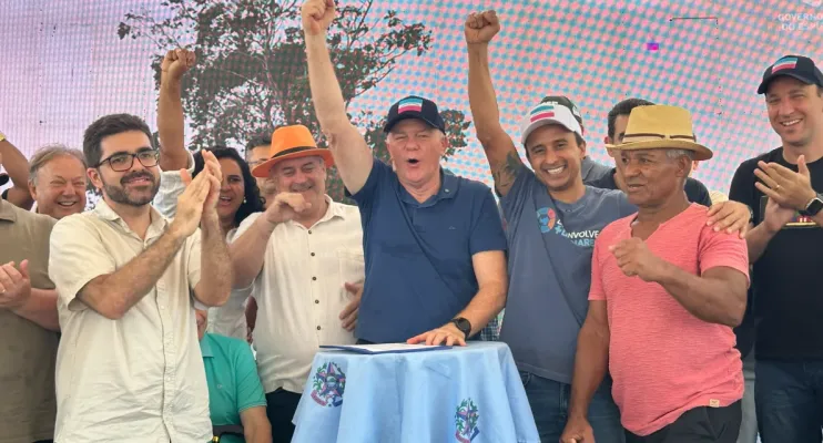 Casagrande anuncia investimentos e entrega 350 títulos de regularização em Linhares