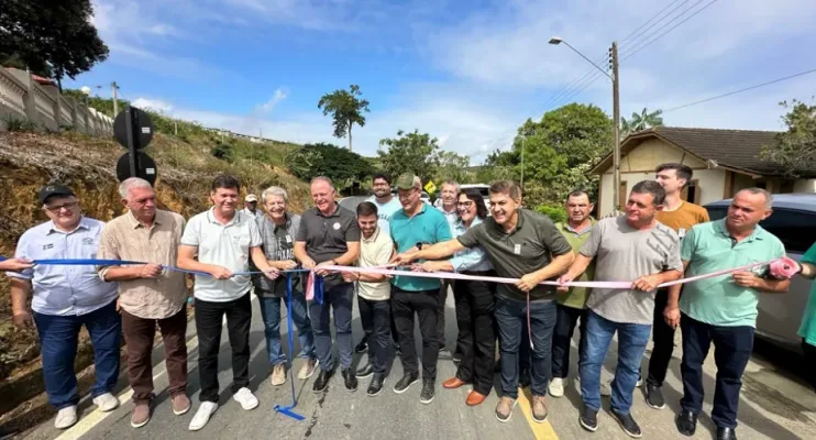 Casagrande entrega estrada recuperada entre comunidades rurais de Marilândia