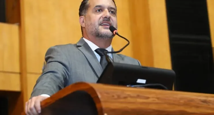 Casagrande sanciona lei de Gandini de combate à fome