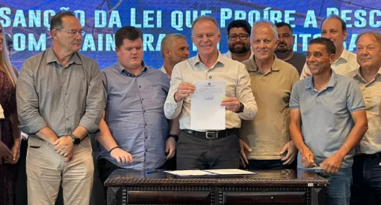 Casagrande sanciona marco regulatório da pesca no litoral capixaba