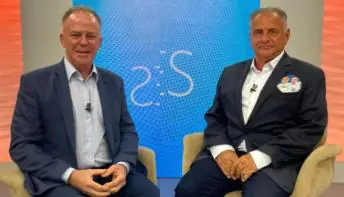 Casagrande vence em 64 municípios, e Manato em 13