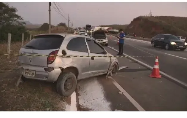 Casal para no acostamento para consertar problema no carro e morre atropelado na BR-482