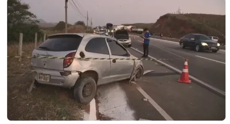 Casal para no acostamento para consertar problema no carro e morre atropelado na BR-482