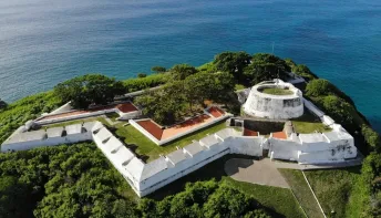 Casamento de bilionário brasileiro fecha ponto turístico em Fernando de Noronha.