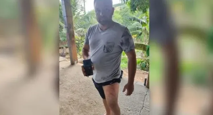 Celular marca Xiaomi explode no bolso da calça  de Tiago Effgen