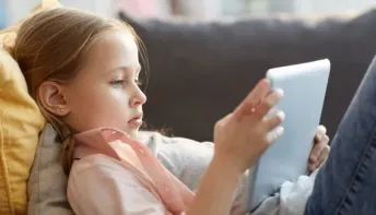 Celular na infância: como o uso afeta  a formação da criança ?