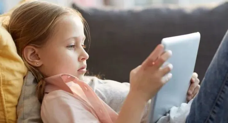 Celular na infância: como o uso afeta  a formação da criança ?