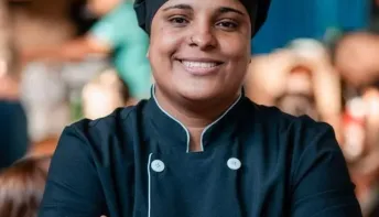 Chef Cláudia Rocha leva sabores do churrasco artesanal ao Festival São Pedro Gourmet, na Ilha das Caieiras