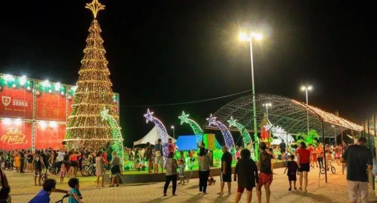 Chegou a vez do clima e das luzes de Natal invadirem a Serra Sede
