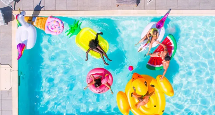 Chegou o verão, é hora de usar sua piscina - confira dicas para garantir sua limpeza e segurança