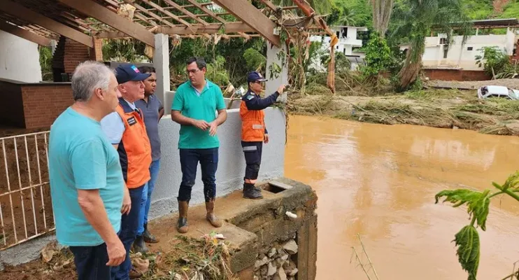 Chuva deixa 17 mortos e mais de 5,7 mil fora de casa no Sul do ES