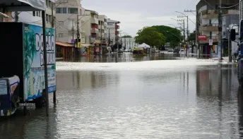 Chuva intensa surpreende Guriri e Prefeitura de São Mateus age nas primeiras horas