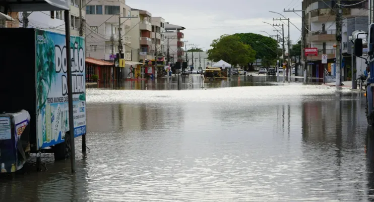 Chuva intensa surpreende Guriri e Prefeitura de São Mateus age nas primeiras horas