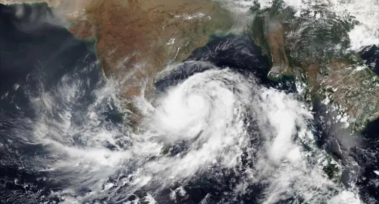 Ciclone em SC: Defesa Civil alerta para chuvas fortes e ventos de até 100 km/h