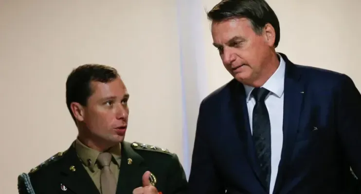 Cid recebia por e-mail dados de conta bancária de Bolsonaro nos EUA, aponta documento