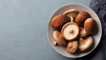 Cinco alimentos que não devem ser consumidos crus