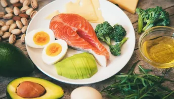 Cinco alimentos que podem ajudar a controlar colesterol