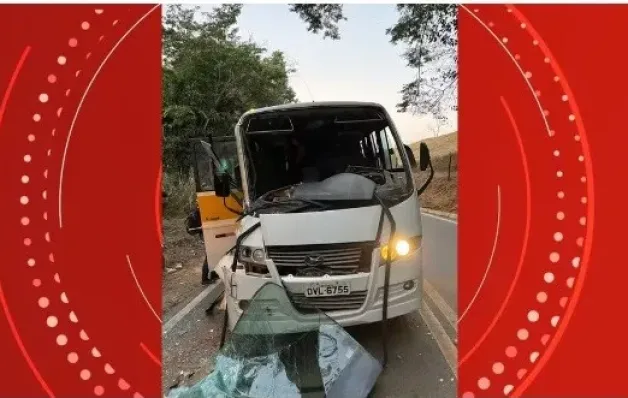 Cinco estudantes ficam feridos em acidente entre ônibus e carreta no ES