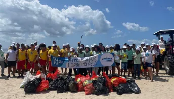 Clean up day: Projeto Mares retira 236 kg de lixo de praia na Ilha de Itaparica