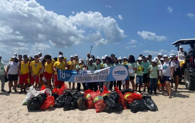 Clean up day: Projeto Mares retira 236 kg de lixo de praia na Ilha de Itaparica