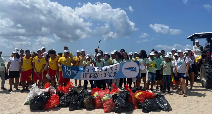 Clean up day: Projeto Mares retira 236 kg de lixo de praia na Ilha de Itaparica